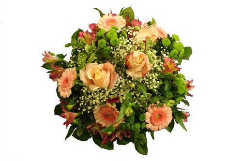 Schöner und dichter Blumenstrauß in den Farben Grün und sanftem Rosa. Bestehend aus Rosen, Blumen und mehreren gemischten Grünblumen bildet der Strauß ein tolles Gesamtbild.